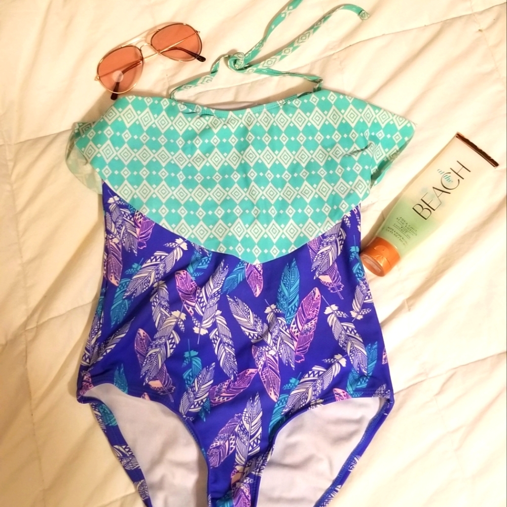 Girls Frilly Feather-Printed Swimsuit
